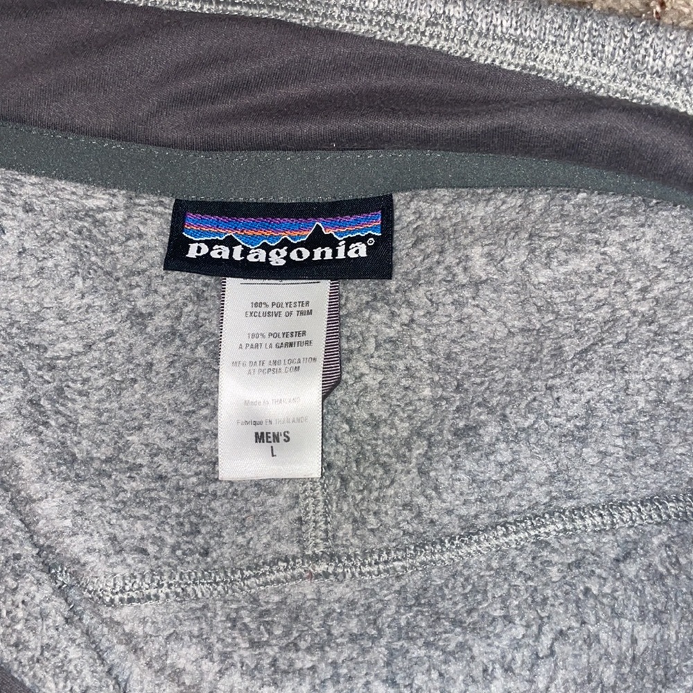 Patagonia pull over, size large. - Picture 3 of 3